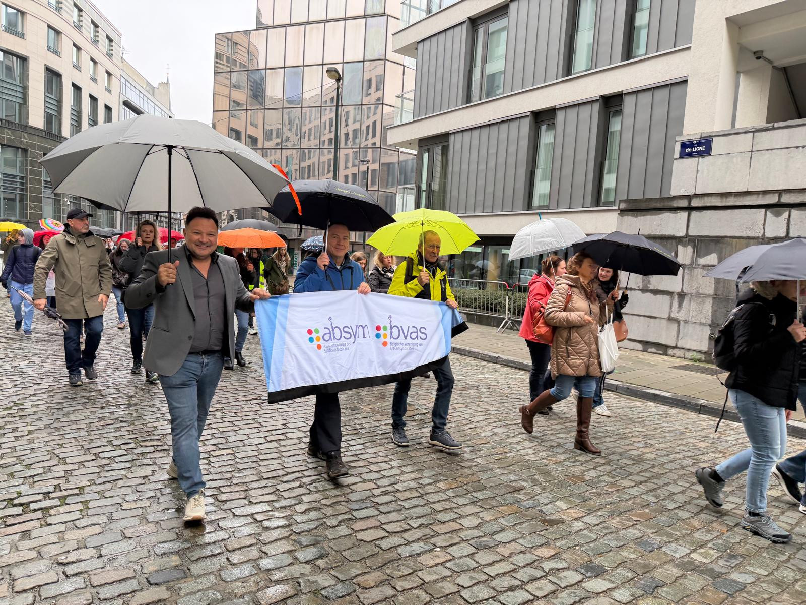Mobilisation Parapluie : rassemblement réussi de soignants à Bruxelles