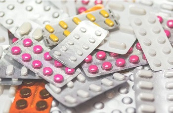 Criminalité pharmaceutique en hausse: 2.138 colis postaux bloqués en 2022, selon l'AFMPS