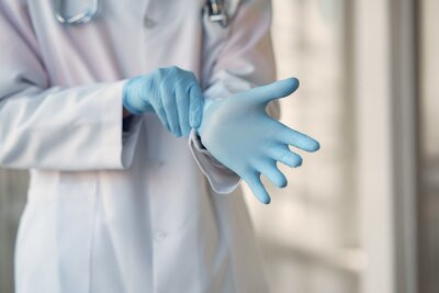Bescherm artsen-specialisten in opleiding tegen inkomensverlies als ze COVID-19 oplopen